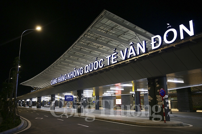 Quảng Ninh đề nghị Vietnam Airlines mở thêm đường bay đến sân bay Vân Đồn